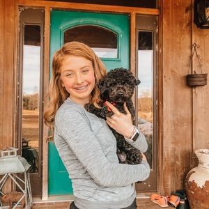 Meet your Posher, Olivia